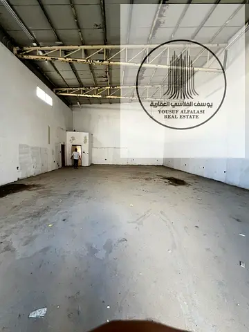 فرصة اقتصادية للإيجار – مستودع للتخزين فقط في أم القيوين بدون كهرباء | سعر مميز ومساحة عملية