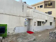Spacious 4 BHK Villa for Sale | 2 Bathrooms, 2 Kitchens, 5 Shops