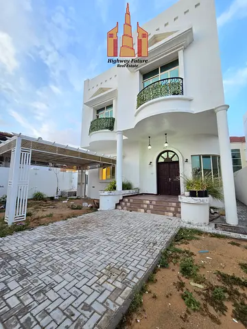 4 Bed room Hall Majlis Maids room balcony wardrobe gardan parking big villa.