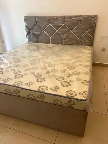 Hi I want to sale king size bed frame brand new