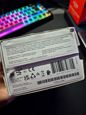 Fitbit Versa 4 Fitness Smartwatch with built-in GPS and up to 6 days battery life