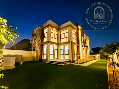 🌿 فيلا جديدة كلياً بخمس غرف نوم | حديقة واسعة | بالقرب من المسجد | ١٢ دفعة | القوز 🔥