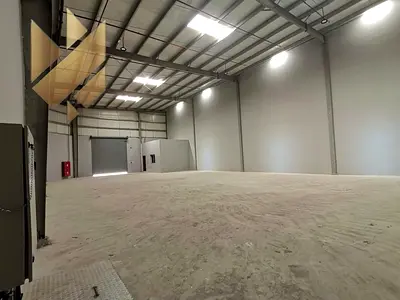 مستوعات - معارض - محلات - مستودعات في الصجعة - مساحة 5000 الف قدم - كهرباء 150 Kw