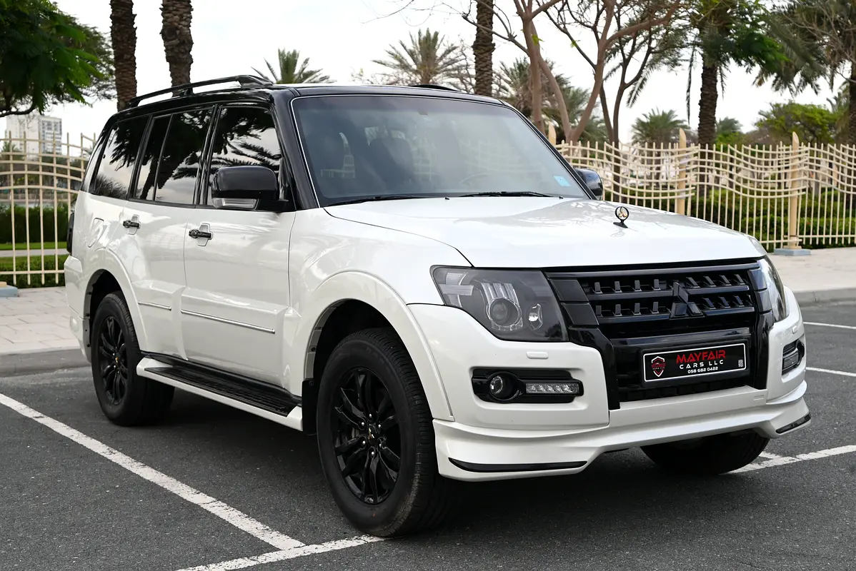 Mitsubishi Pajero 2020 — photo 1 of 18