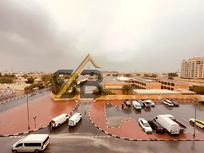 شقة فاخرة بإطلالة على البحر، غرفتين نوم وصالة، جاهزة للسكن مع جميع وسائل الراحة