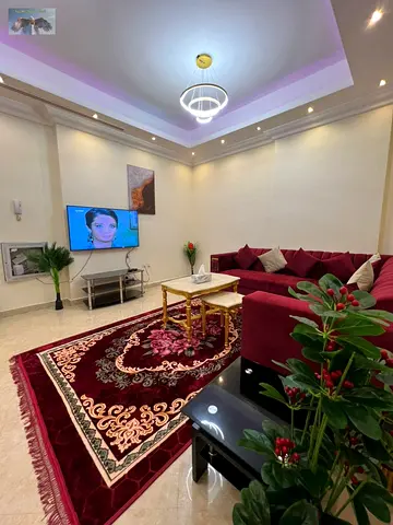 شقة مفروشة ثلاث غرف وصالة في الروضة 3 بموقع ممتاز وقريب من جميع الخدمات الأساسية، بالقرب من مطعم بحر الإمارات، وسهلة الوصول