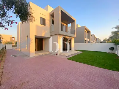Large Plot | Vacant April | Extended Living
