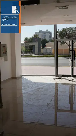 Front Facing Shop in Prime Business Location