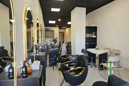READY SHOP FOR RENT IN BUSSINESS DISTRICT