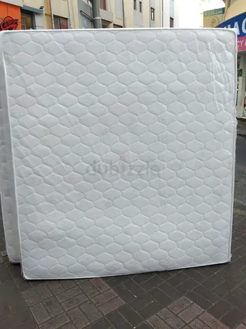 160x200cm Queen size mattress.  All times delivery available