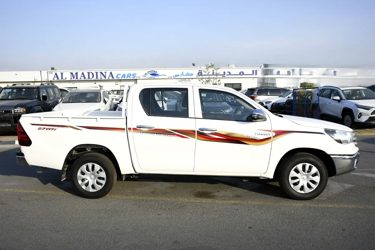 Toyota Hilux 2025 — photo 1 of 15
