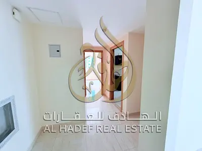 شقة للإيجار في المجاز 3 الشارقة | غرفة وصالة | إطلالة مفتوحة | مع باركن | موقع مميز