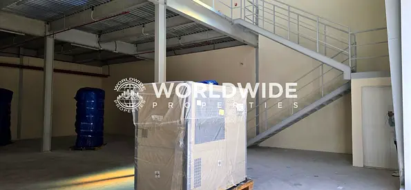 مستودع جديد للإيجار في الجرف 1 عجمان | 4000 قدم مربع (أرضي + ميزانين) | كهرباء 50 كيلوواط | بالقرب من سوق الصين