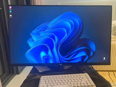 Lg 4k UHD 32UR500B not used like new