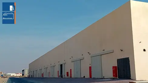 Warehouse in Prime Business Locality, Spacious with High Ceiling