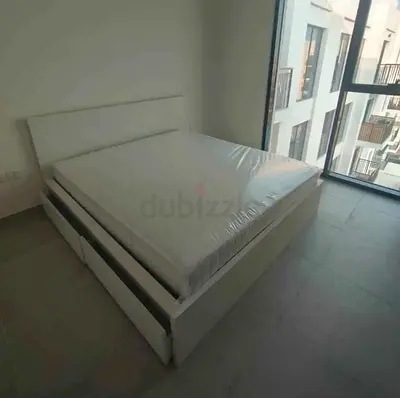 IKEA malam king‑size bed (180 × 200 cm) with 2 storage drawers underneath and an IKEA mattress ✨