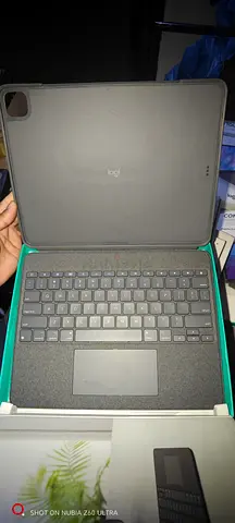 Logitech keyboard case with trackpad for iPad air 5/6gen