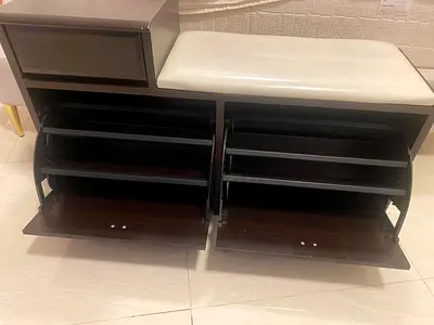 Shoe cabinet