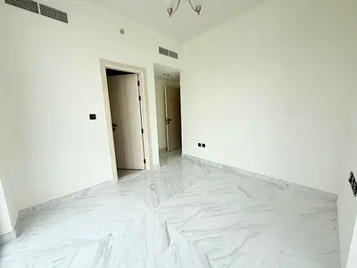 شقة بغرفتي نوم | مناظر متعددة | الوصول إلى الشرفة