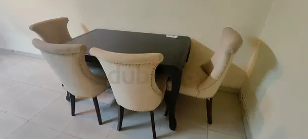 Cushion four seater dinning table with 4 chairs
