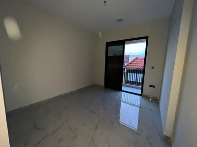 فرصة رائعة للسكن في شقة جديدة أول ساكن بمساحة مريحة وتصميم عملي يوفر الراحة والخصوصية، مناسبة للعائلات