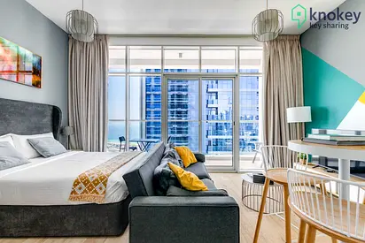 Dubai Marina Comfortable Apartments with Pool and Gym