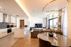 Bright and Spacious Apt with Boulevard View