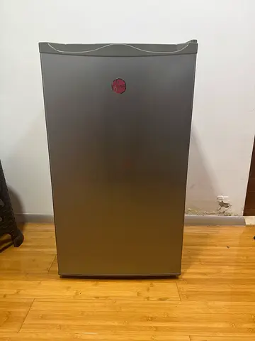 Single-door compact refrigerator 120L (Like new)