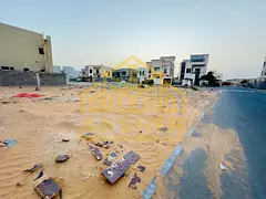 Prime plot of land for sale, close from the main street, permit for ground floor + two floors