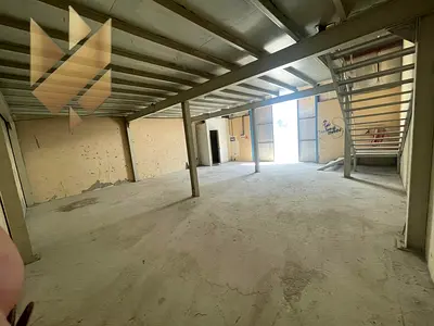 للايجار مستودع الصناعيه18 | موقع استراتيجي مميز | شارع ممتاز | مساحه واسعه | تصميم عصري | ميزانين | مكاتب للاعمال | مناسب للانشطه الصناعيه والتجاريه |