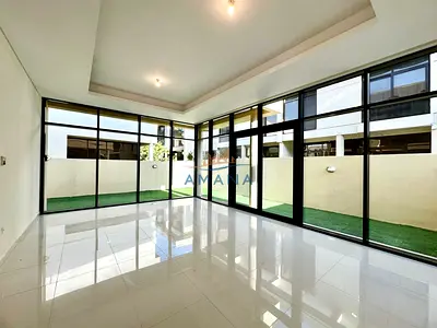 Huge and Cosy 3 Bedroom Villa W/ Maid's Room