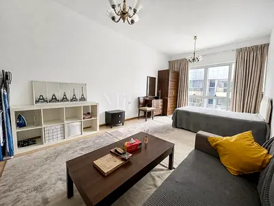 12 Cheques | Vacant I Near Metro