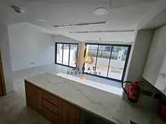 B2B l Close to amenities l Vacant