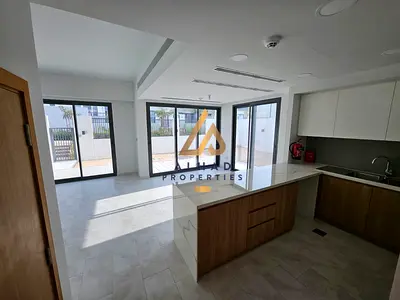 B2B l Close to amenities l Vacant