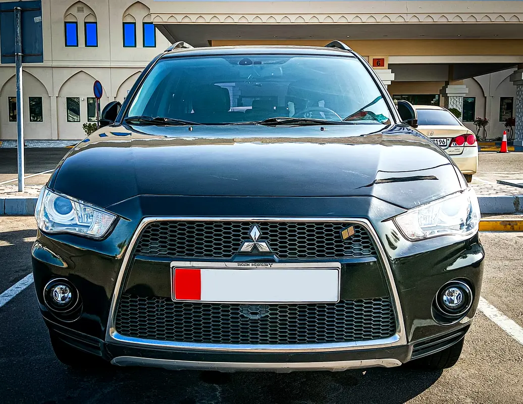 Mitsubishi Outlander 2012 — photo 1 of 12