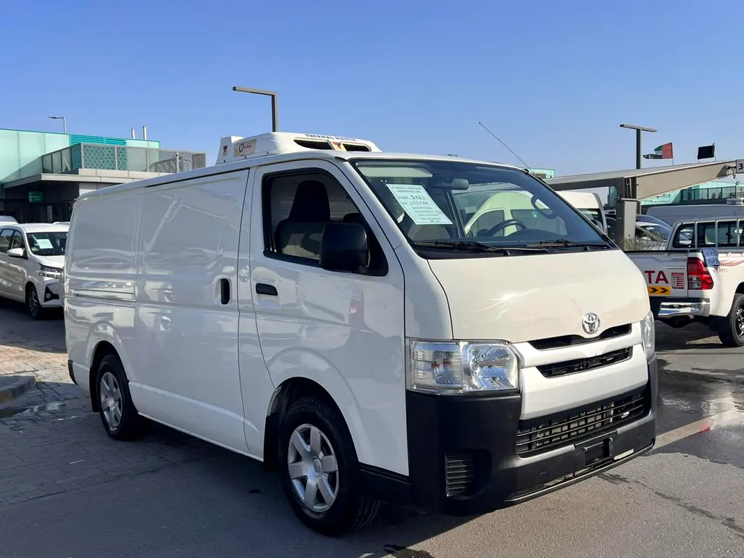 Toyota Hiace 2023 — photo 1 of 12