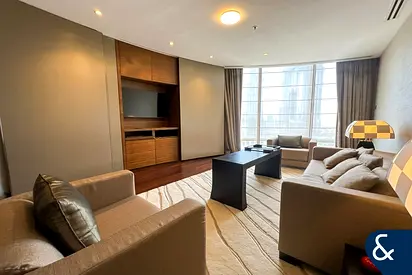 12 Cheques | High Floor | Walk-in Closet