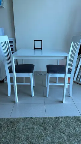 White 2-seater dining table with 2 chairs