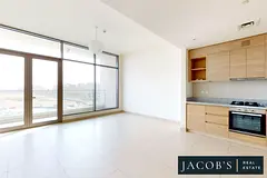 Vacant | Park access | Close to mall