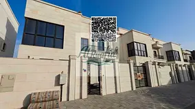 A luxurious villa in the Al Zahia area of ​​Ajman boasts a spacious 3,500 square meters of moder