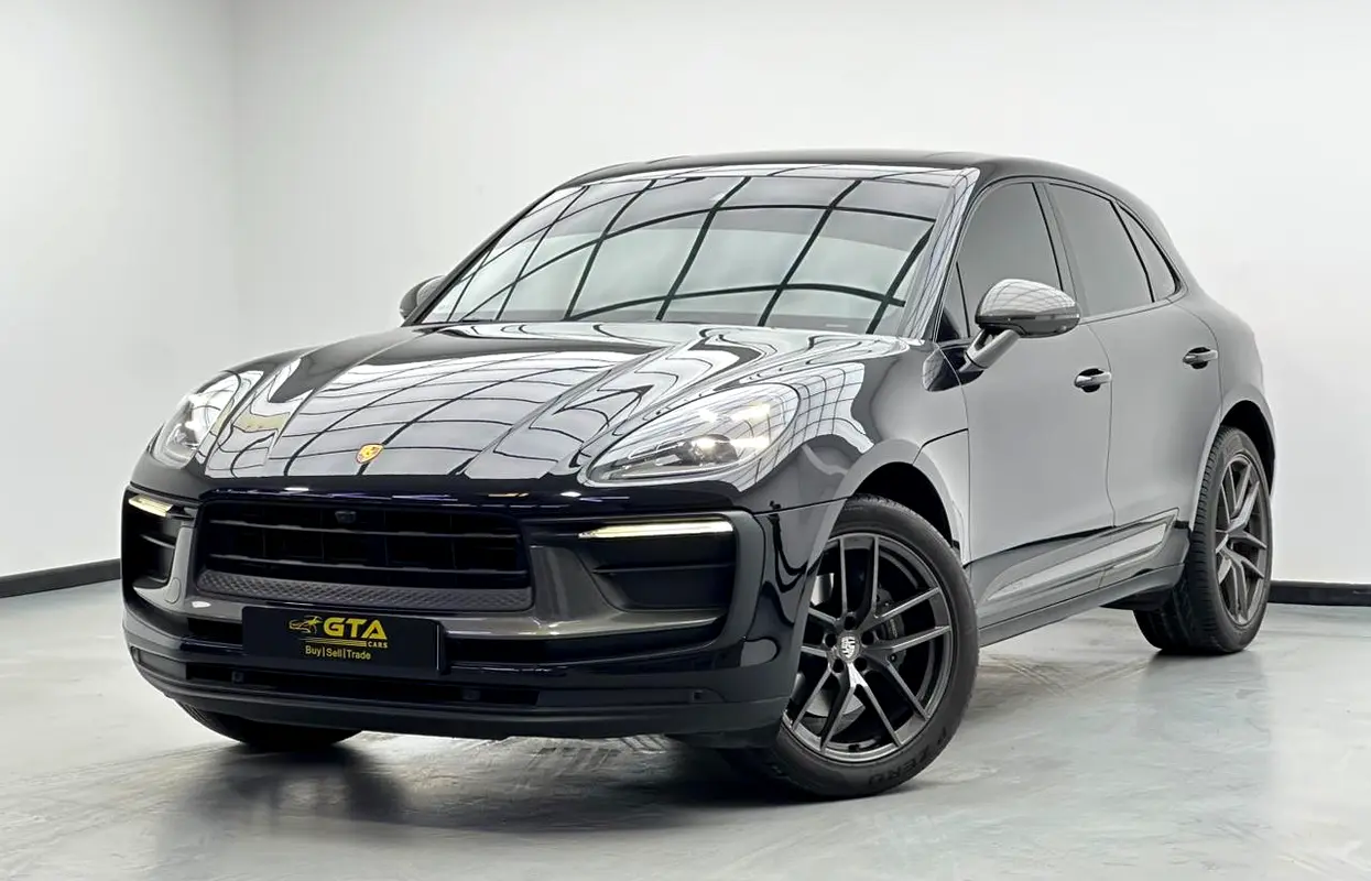 Porsche Macan 2023 — photo 1 of 17