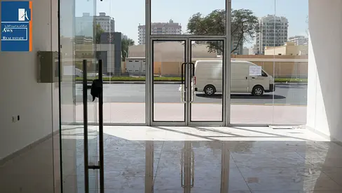 High Visibility Retail Unit in Prime Commercial Location