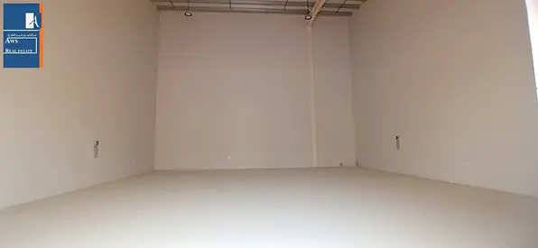 Spacious Commercial Unit In Prime Location