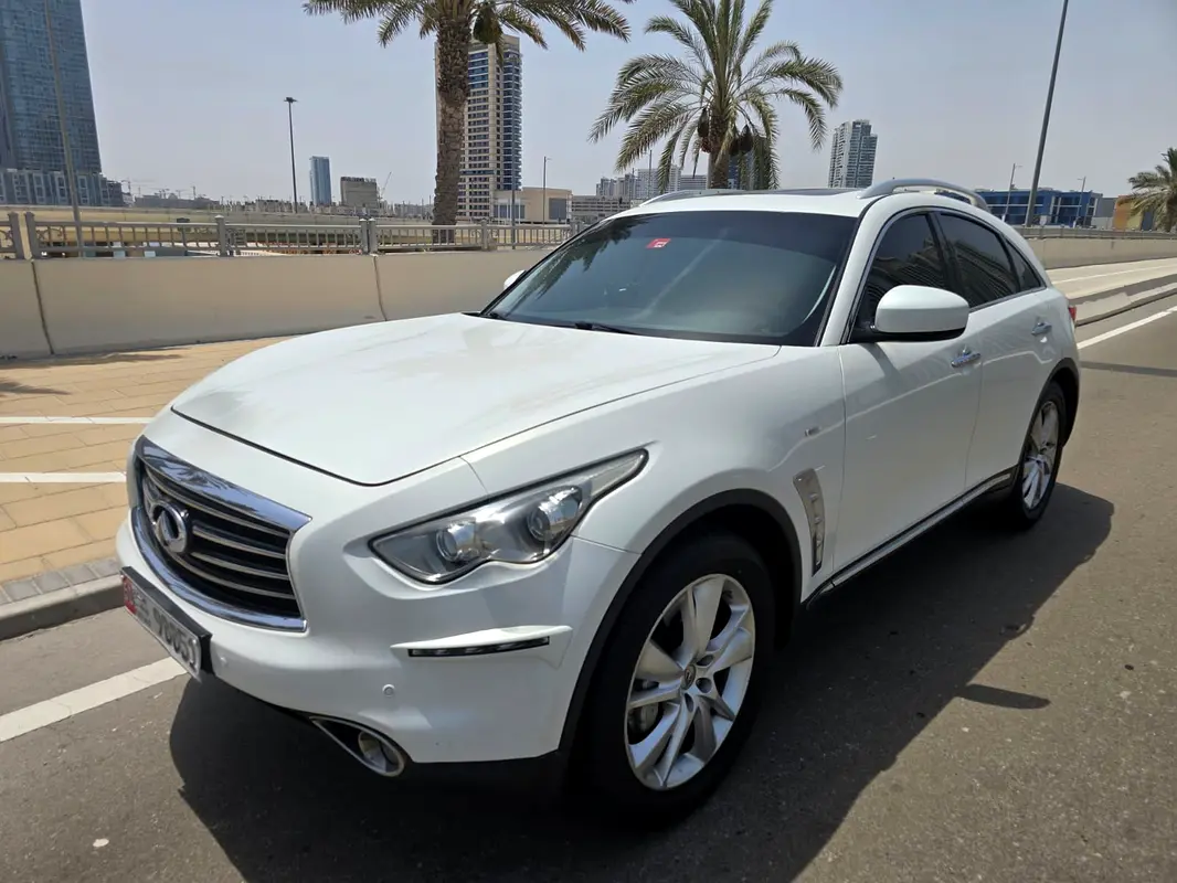 Infiniti FX45/FX35 2012 — photo 1 of 8