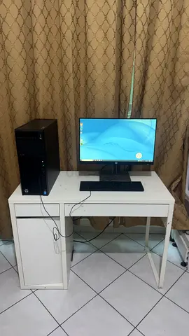 Desktop PC with Monitor, Keyboard, Mouse and Computer Table