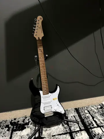 Yamaha Pacifica 112J with Starter Set