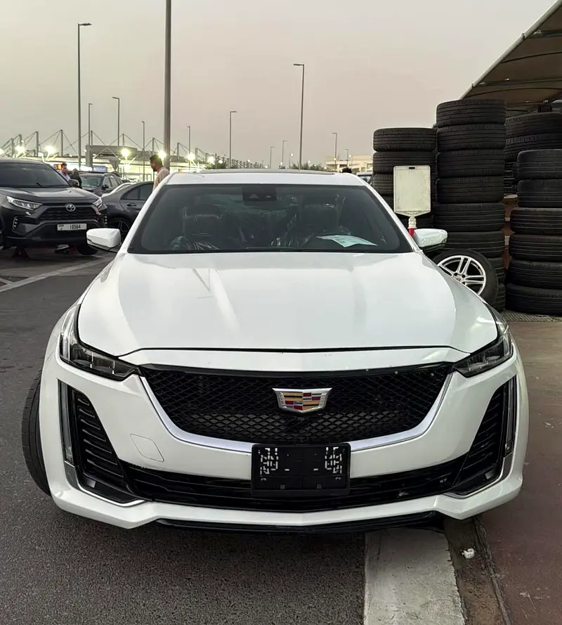 Cadillac CT5 2021 — photo 1 of 2