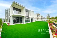 5 Beds | Corner Plot | Pool View