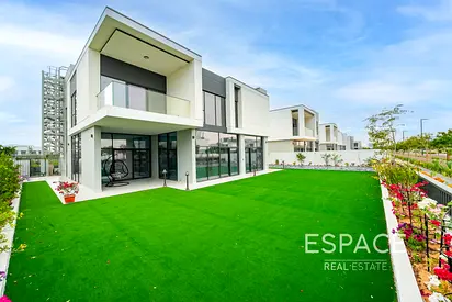 Corner Plot | Pool View | 5 Beds
