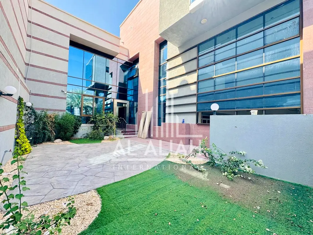 5 Bedroom Villa 2 Parking Front Yard Book Now